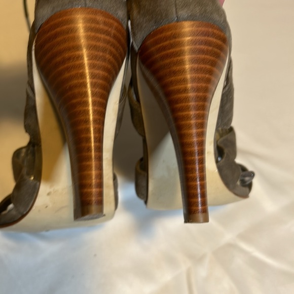 Calvin Klein open toe booties olive 4" - Picture 3 of 4